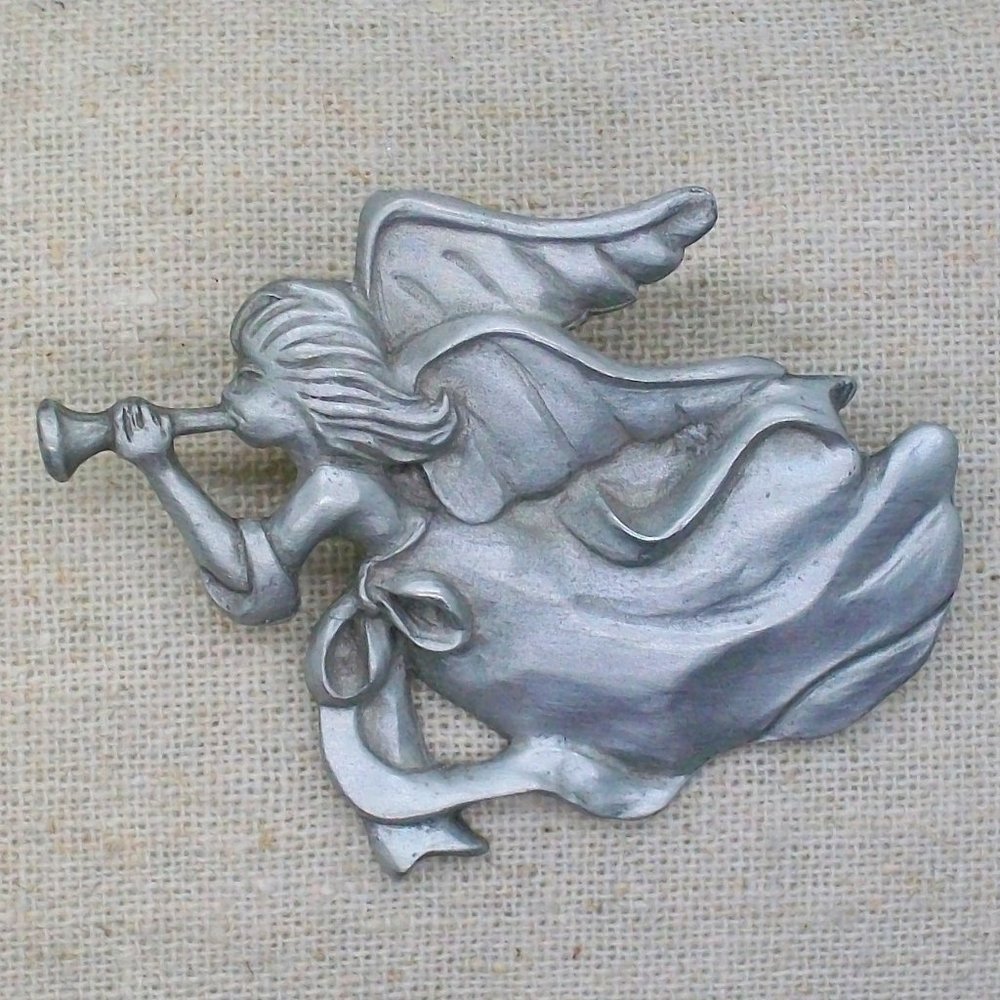 Seagull Canada Pewter 1992 Angel with Trumpet Pin
